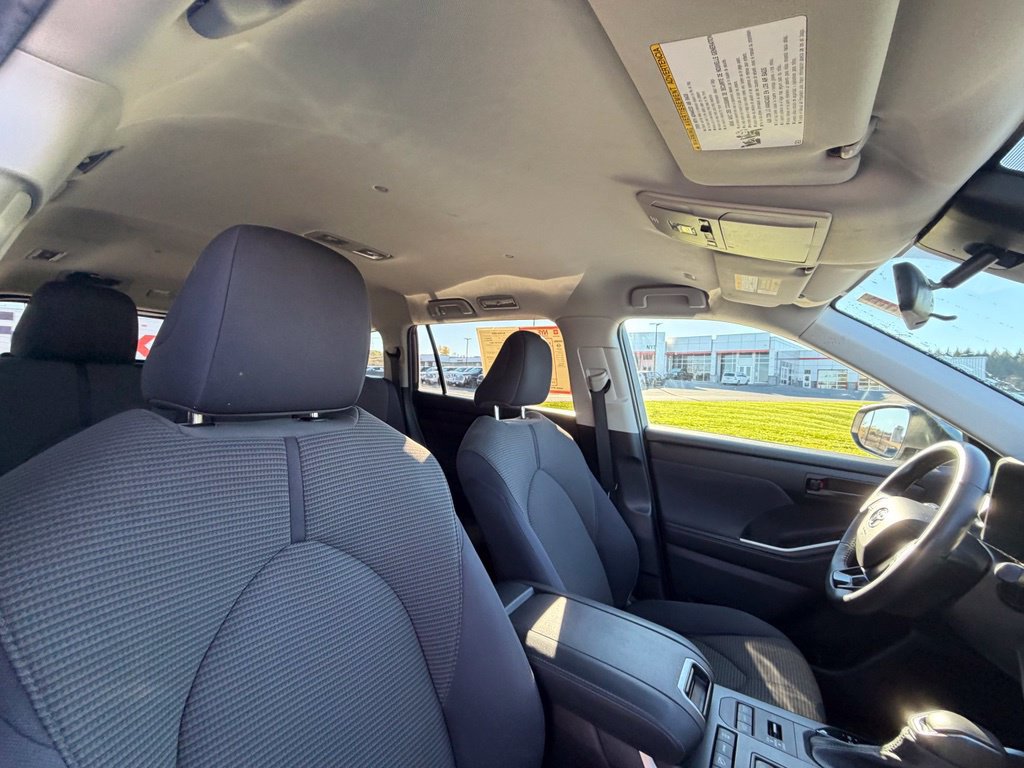 Used 2021 Toyota Highlander LE AWD/4WD image 39