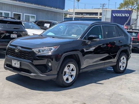 Used 2020 Toyota RAV4 XLE FWD image 7