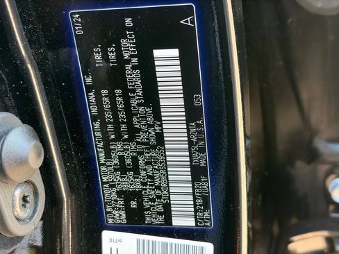 Used 2024 Toyota Highlander LE AWD/4WD image 32