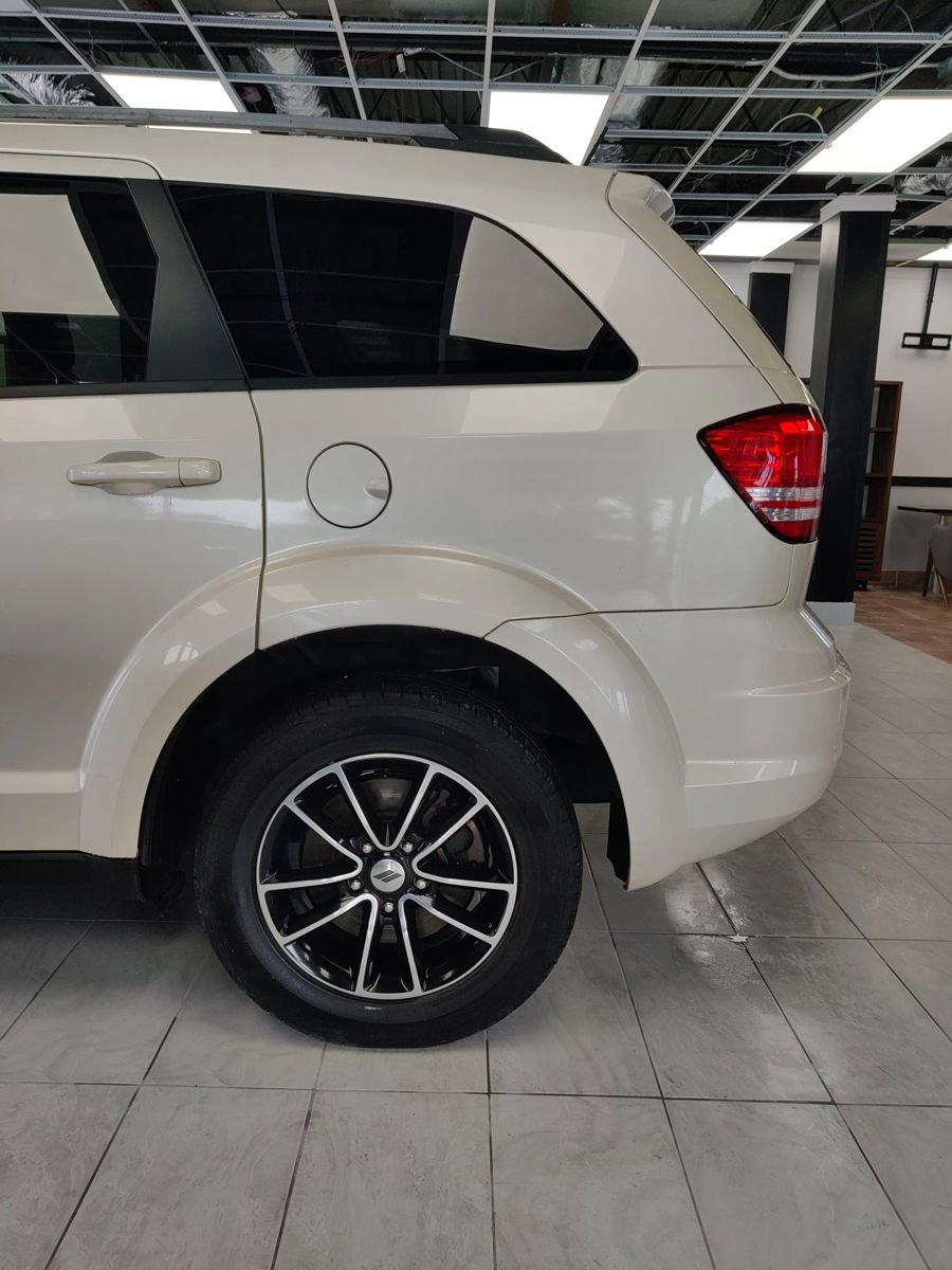 Used 2018 Dodge Journey SE w/ Blacktop Package FWD image 4