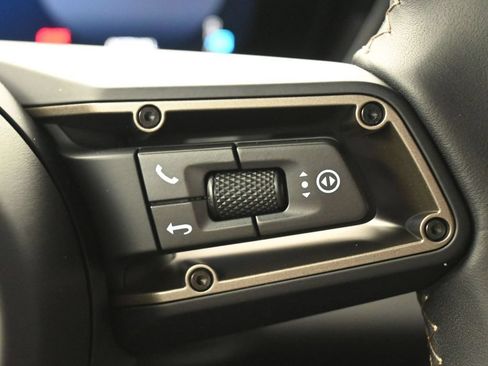 Certified 2025 Porsche Macan Turbo Electric AWD/4WD image 22