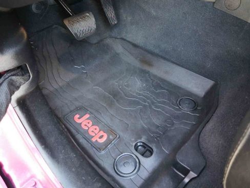 Used 2021 Jeep Wrangler Unlimited Rubicon AWD/4WD image 31