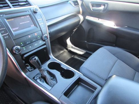 Used 2015 Toyota Camry LE FWD image 18