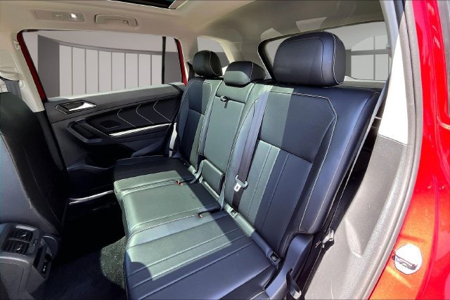 Used 2024 Volkswagen Tiguan SE w/ Panoramic Sunroof Package AWD/4WD image 22