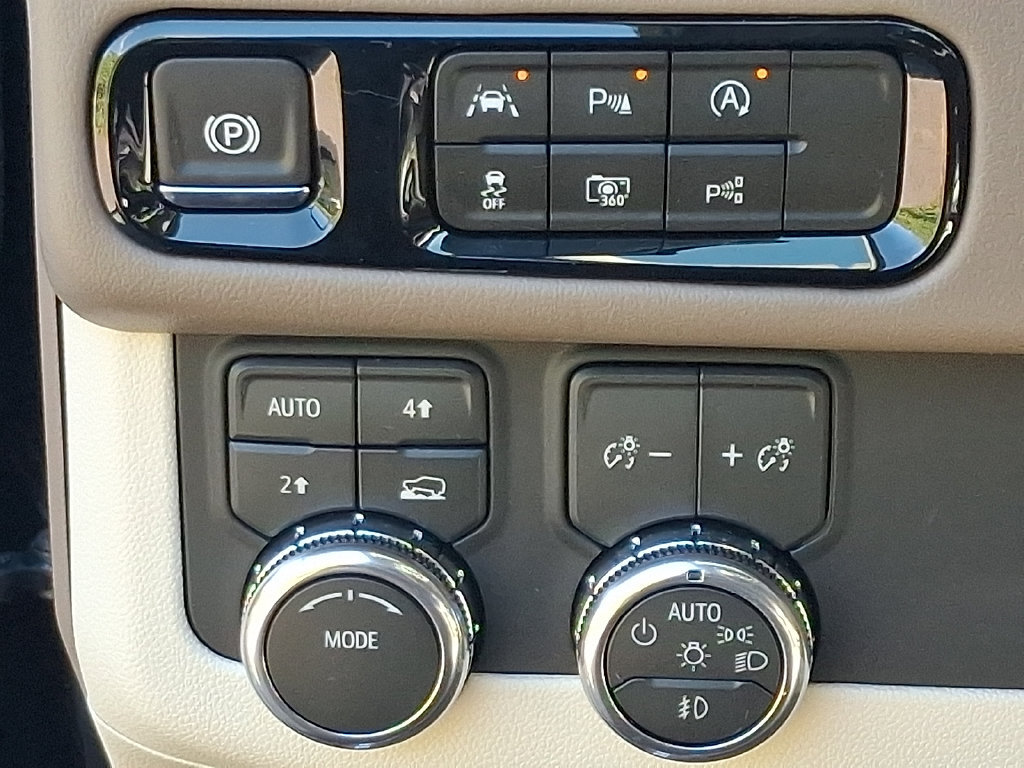 Used 2026 GMC Yukon Denali w/ Sun & Power Step Package AWD/4WD image 26