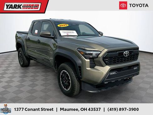Certified 2025 Toyota Tacoma TRD Off-Road AWD/4WD image 1