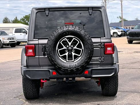 Used 2025 Jeep Wrangler Unlimited Rubicon AWD/4WD image 4
