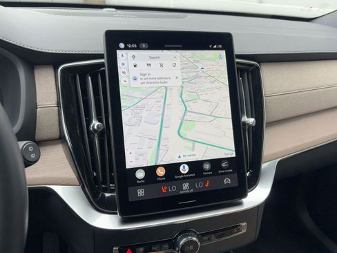 Certified 2025 Volvo XC90 B5 Plus image 22