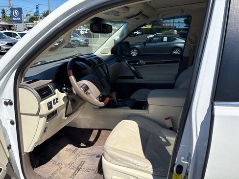 Used 2015 Lexus GX 460 w/ Premium Package AWD/4WD image 13