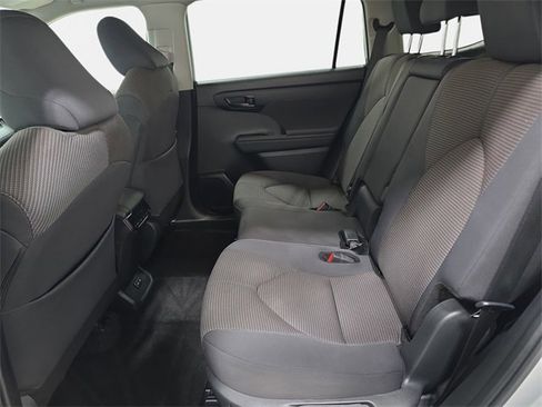 Certified 2024 Toyota Highlander LE image 11