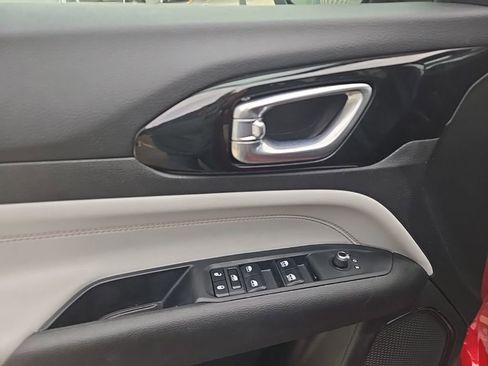 Certified 2025 Jeep Compass Limited image 17