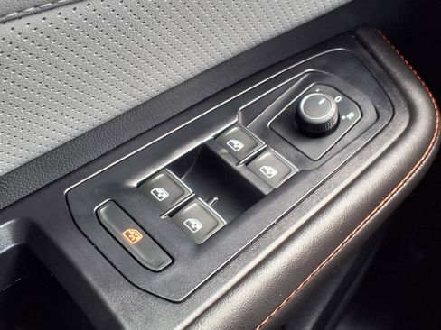 Used 2025 Volkswagen Atlas Peak Edition SE image 9