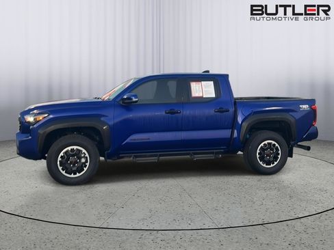 Certified 2024 Toyota Tacoma TRD Off-Road w/ TRD Off Road Upgrade Package AWD/4WD image 3