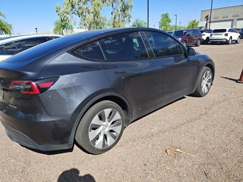 Used 2024 Tesla Model Y Long Range AWD/4WD image 12