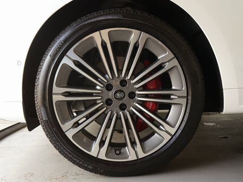 Used 2025 Land Rover Range Rover Sport Dynamic SE image 32