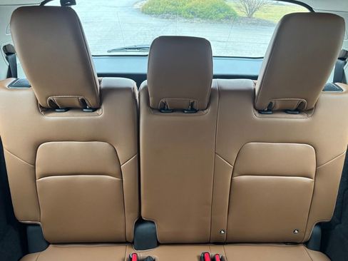 Used 2025 Nissan Pathfinder Platinum image 25