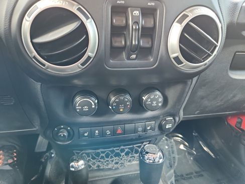 Used 2017 Jeep Wrangler Unlimited Sahara w/ Dual Top Group AWD/4WD image 12