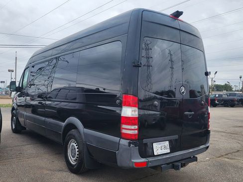 Used 2018 Mercedes-Benz Sprinter 2500 image 3