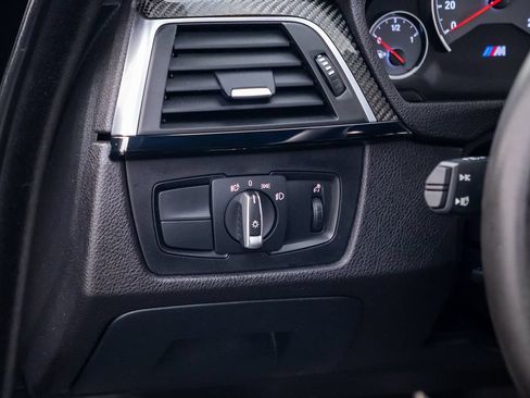 Used 2018 BMW M4 Convertible RWD image 22