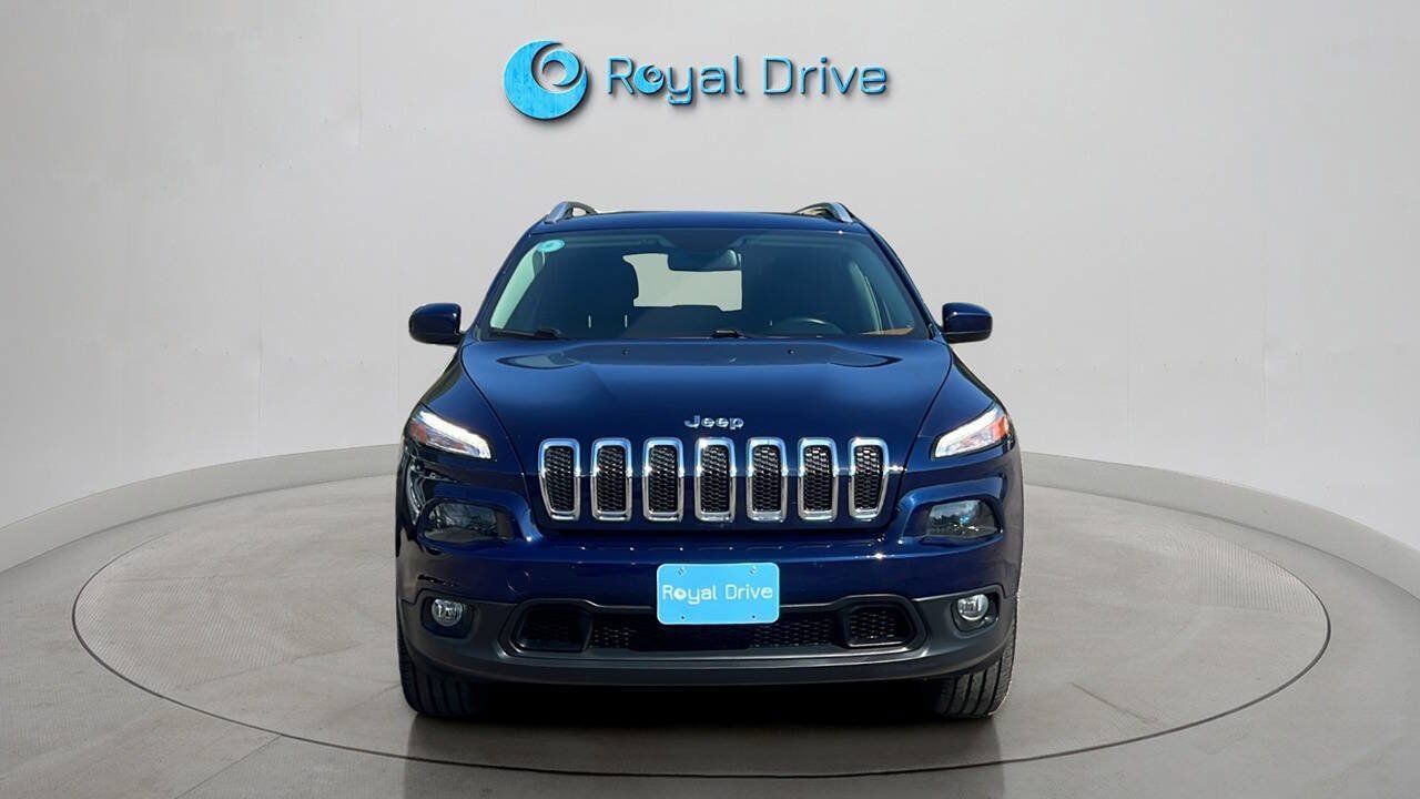 Used 2016 Jeep Cherokee Latitude w/ Cold Weather Group AWD/4WD image 8