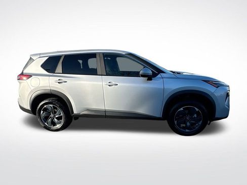 Used 2024 Nissan Rogue SV image 8