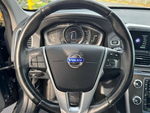 Used 2015 Volvo XC60 T5 Premier w/ Proximity Package image 14