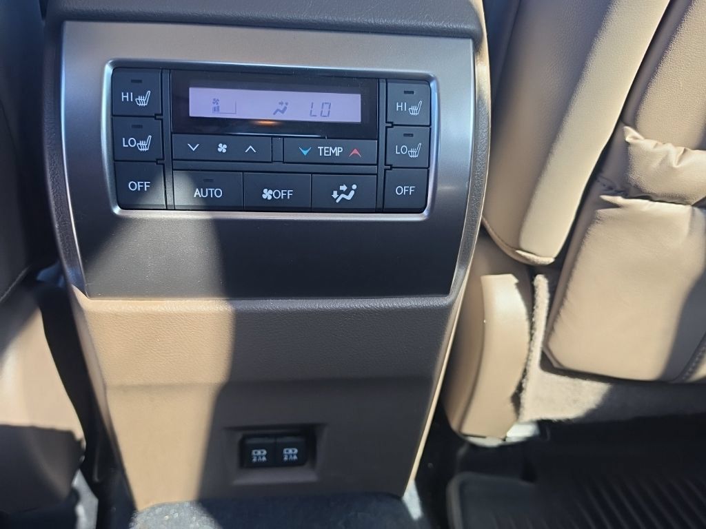 Used 2023 Lexus GX 460 Premium w/ Accessory Package AWD/4WD image 14