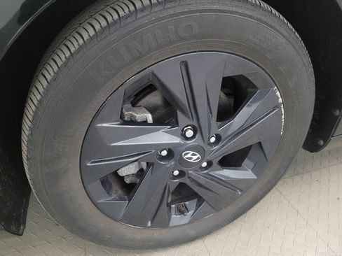 Used 2023 Hyundai Elantra SEL image 31