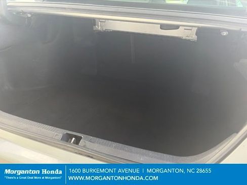 Used 2018 Toyota Camry LE FWD image 30