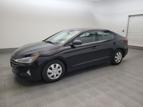 Used 2019 Hyundai Elantra SE w/ Cargo Package FWD image 2