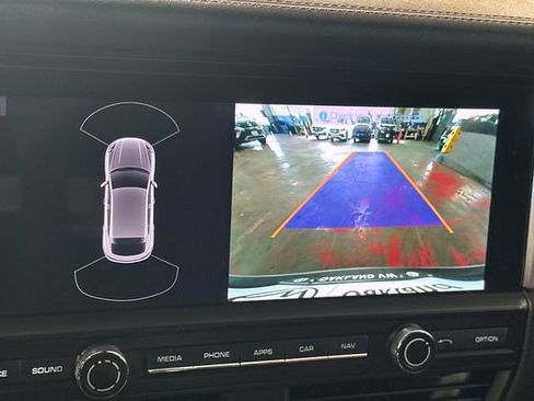 Used 2021 Porsche Macan image 25