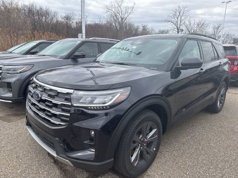 New 2026 Ford Explorer Active w/ Active Comfort Package image 2