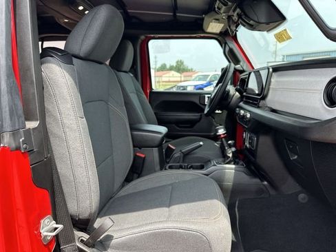 Used 2025 Jeep Wrangler Sport AWD/4WD image 26
