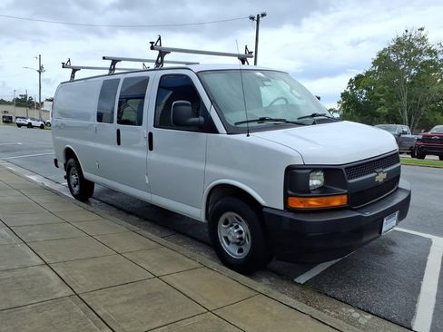 Used 2017 Chevrolet Express 2500 Extended RWD image 6