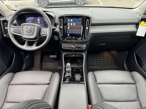 New 2026 Volvo XC90 B6 Plus w/ Protection Package Premier image 11