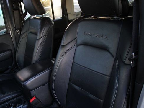 Used 2018 Jeep Wrangler Unlimited Sahara image 5