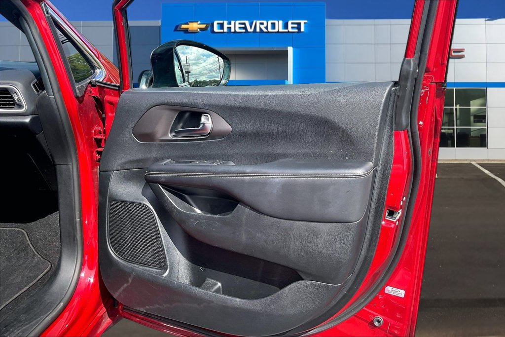 Used 2025 Chrysler Pacifica Select FWD image 28
