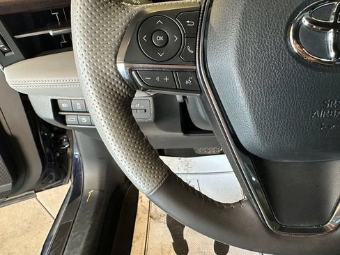 Used 2022 Toyota Avalon Limited w/ Advanced Safety Package FWD image 11