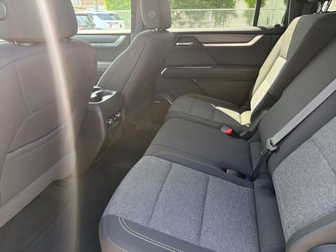 Used 2025 GMC Acadia Elevation FWD image 10