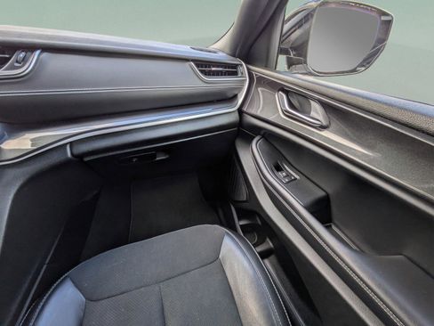 Used 2023 Jeep Grand Cherokee Altitude image 14