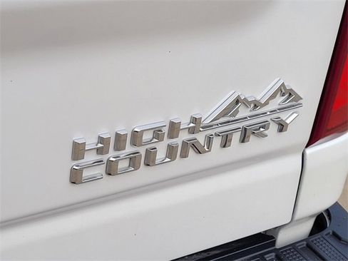 Used 2022 Chevrolet Silverado 2500 High Country w/ Z71 Off-Road Package image 8