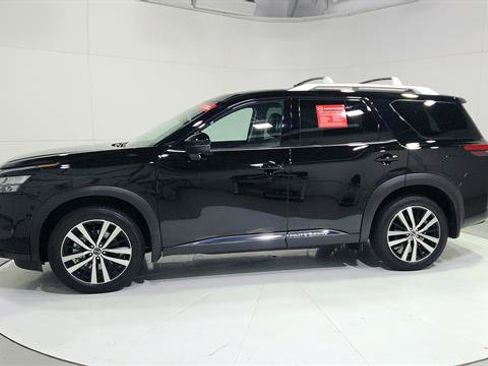 Certified 2025 Nissan Pathfinder Platinum w/ Cargo Package image 5