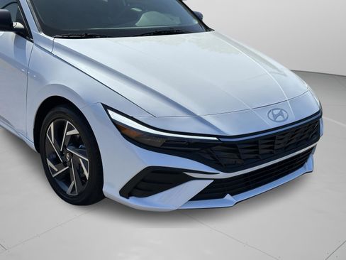 Used 2025 Hyundai Elantra SEL FWD image 34