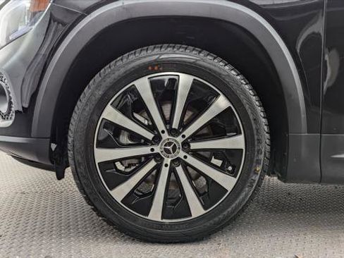 Used 2022 Mercedes-Benz GLB 250 w/ Premium Package Lite image 28