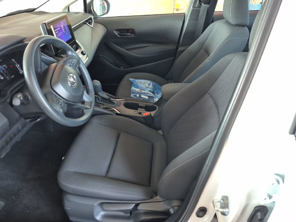 Used 2026 Toyota Corolla LE FWD image 5
