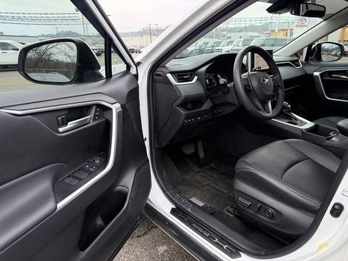 Used 2023 Toyota RAV4 XLE Premium image 10