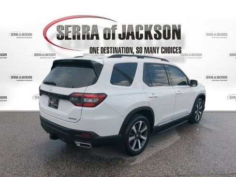 Used 2024 Honda Pilot Touring image 9