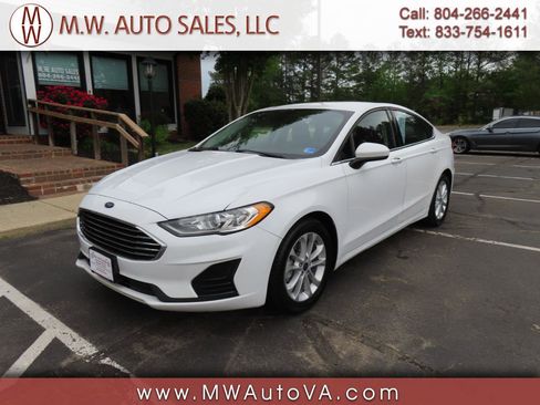 Used 2020 Ford Fusion SE image 1
