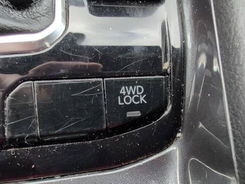 Used 2024 Jeep Compass Latitude AWD/4WD image 17