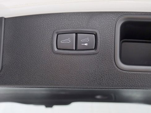 Used 2017 Porsche Macan image 34